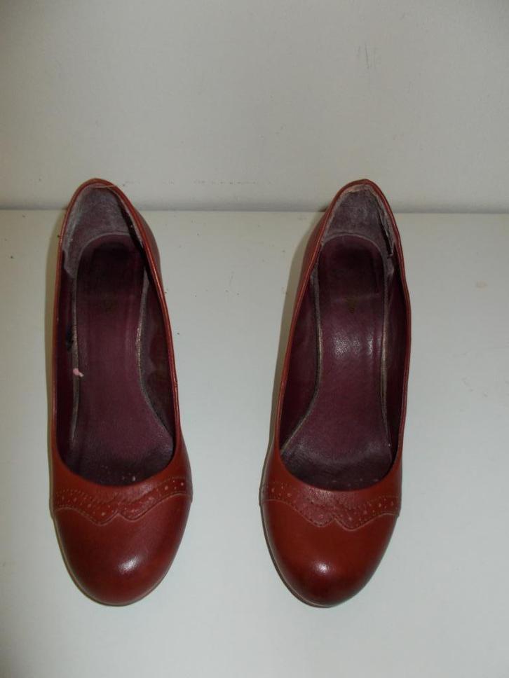 Donkerrode lederen Damesschoen ( pump ), Kleding | Dames, Schoenen, Zo goed als nieuw, Pumps, Rood, Ophalen of Verzenden