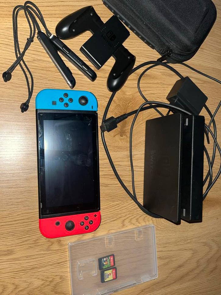 Nintendo Switch met games en accessoires, Spelcomputers en Games, Games | Nintendo Switch, Gebruikt, Avontuur en Actie, 1 speler