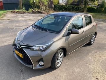 Toyota Yaris 1.5 Full Hybrid CVT 5DR 2016 Grijs beschikbaar voor biedingen