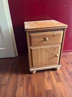 Twee Nachtkastjes gratis op te halen, Ophalen, Gebruikt, Hout, Minder dan 45 cm