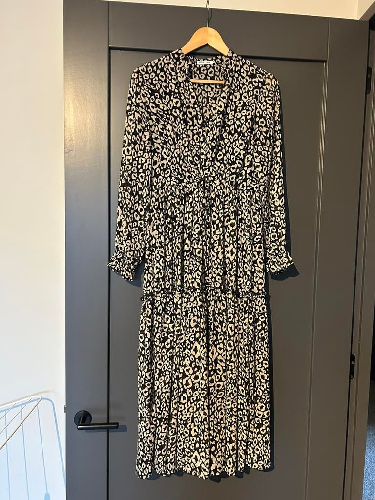 Leuke zwart/beige gevoerde jurk te koop van Papillonne M, Maat 38/40 (M), Zwart, Ophalen of Verzenden, Zo goed als nieuw