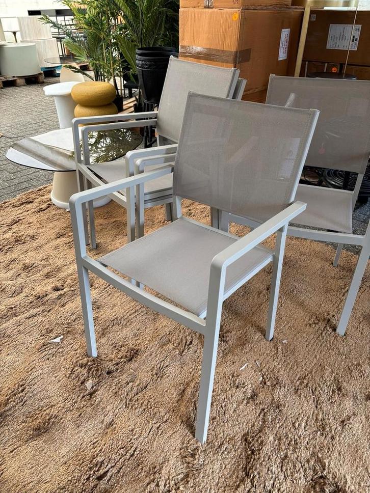 Stapelbare Tuinstoel Fowl Beige van Woood / Exotan, Tuin en Terras, Tuinstoelen, Nieuw, Aluminium, Stapelbaar, Ophalen