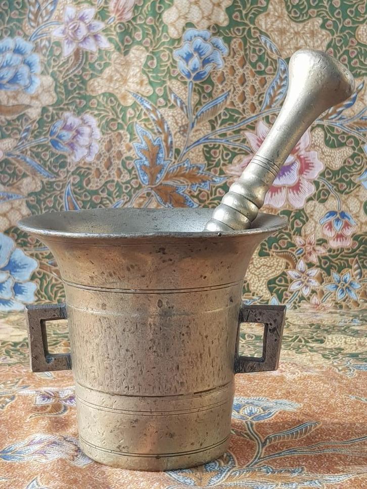 Mooie zware antieke vijzel met stamper uit Duitsland 10,9 cm, Antiek en Kunst, Antiek | Koper en Brons, Koper, Ophalen of Verzenden