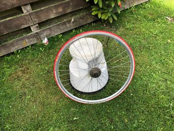 tk:RACEFITS Achterwiel 28 inch 8 cassette versnellin.velgrem beschikbaar voor biedingen