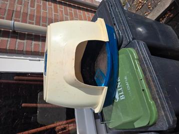 Hoek kattenbak beschikbaar voor biedingen