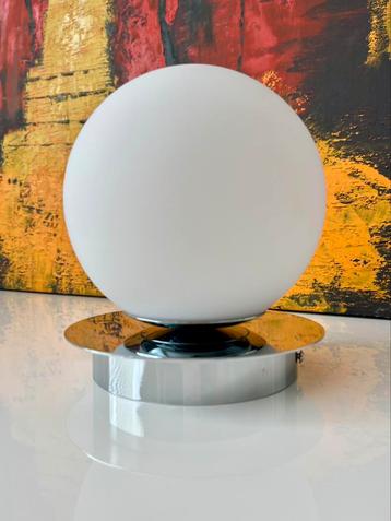 Prachtige wandlamp melkglas 15cm nieuw in doos beschikbaar voor biedingen