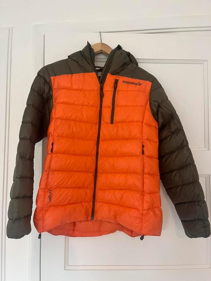 Norrøna donsjas dames maat m, Kleding | Dames, Jassen | Winter, Zo goed als nieuw, Maat 38/40 (M), Oranje, Ophalen of Verzenden