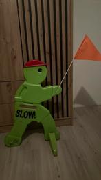 Verkeersbord 'Slow Down', Ophalen, Gebruikt, Jongen of Meisje