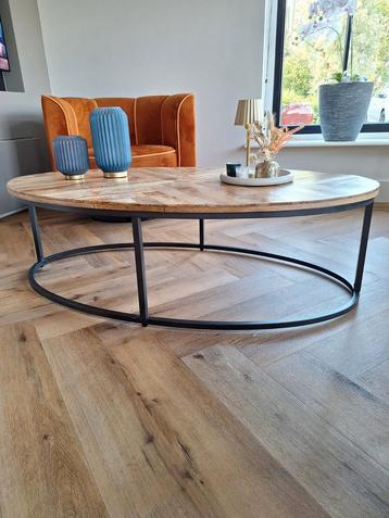 Prachtige salontafel met visgraat en als nieuw!! beschikbaar voor biedingen