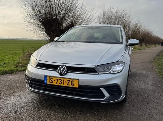 Volkswagen Polo 1.0 TSI 95pk 2023 Grijs, Auto's, Volkswagen, Voorwielaandrijving, USB, Overige bekleding, 49 €/maand