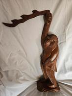 Antieke chinese Houten aap sculptuur met tak, Ophalen of Verzenden