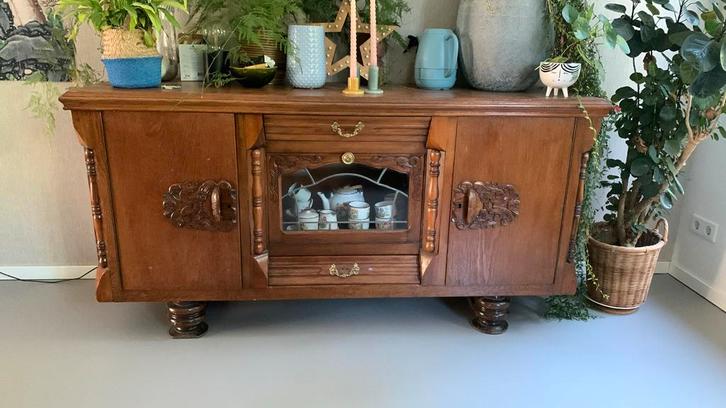 Houten dressoir wel oud wellicht leuk kitsch., Huis en Inrichting, Kasten | Dressoirs, Gebruikt, 150 tot 200 cm, 50 tot 75 cm