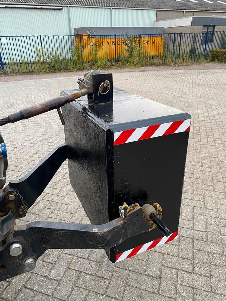 Frontgewicht beton 750 kilo nieuw !! Cat 2, Doe-het-zelf en Verbouw, Overige Doe-het-zelf en Verbouw, Nieuw, Ophalen