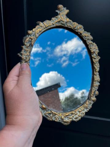 Vintage, mooie Brocante bewerkte ovale spiegel met cupido beschikbaar voor biedingen