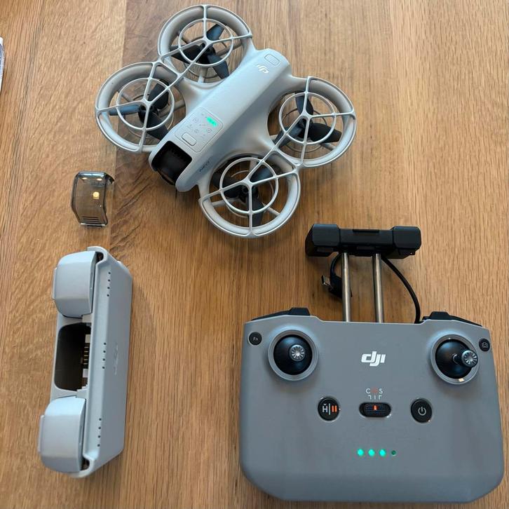 DJI Neo Fly More Combo - compleet met doos in nieuwstaat!, Audio, Tv en Foto, Drones, Zo goed als nieuw, Drone met camera, Ophalen of Verzenden