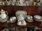 Koffie en eetservies kobaltblauw met gouden randen, Huis en Inrichting, Keuken | Servies, Ophalen of Verzenden, Porselein, Overige stijlen