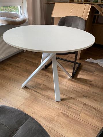 Witte eettafel Ikea (Mariedamm) beschikbaar voor biedingen