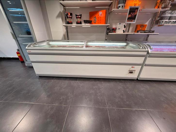 Goed werkende AHT vriezer, Witgoed en Apparatuur, Vriezers en Diepvrieskisten, Gebruikt, Vrijstaand, Vrieskist, Minder dan 85 cm