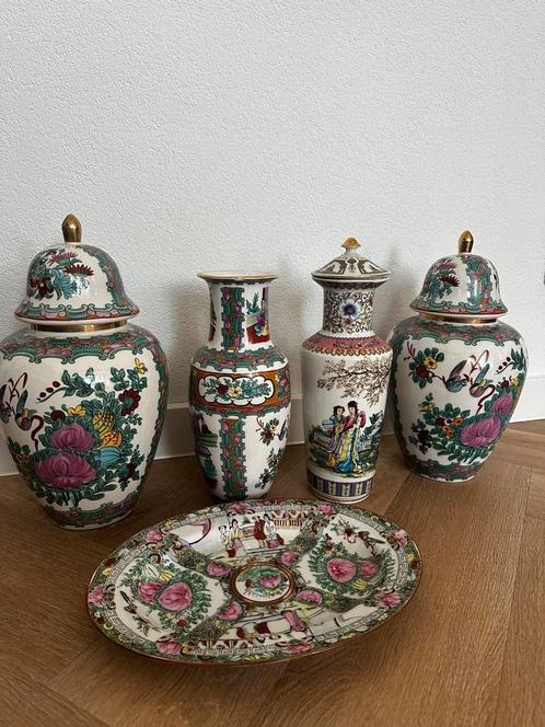 Handgeschilderde Chinese porselein set. Rose Medaillon stijl, Antiek en Kunst, Antiek | Vazen, Ophalen of Verzenden
