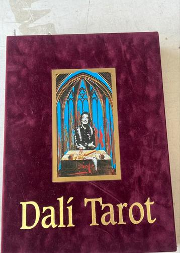 Dali Tarot beschikbaar voor biedingen