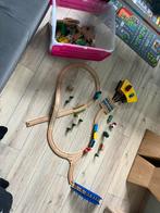 Grote houten treinbaan met attributen, Ophalen, Zo goed als nieuw