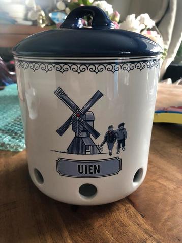 Uienpot van Typisch Hollands beschikbaar voor biedingen