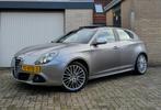 Alfa Romeo Giulietta 1.4T 170pk I Pano I Xenon I Half-Leer I, Auto's, Alfa Romeo, Voorwielaandrijving, Zwart, 4 cilinders, Leder en Stof