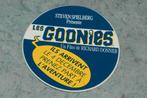 Rare Goonies bioscoop sticker uit 1985, Verzamelen, Posters, Ophalen of Verzenden, A1 t/m A3, Zo goed als nieuw