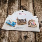Efteling Voertuigen Pinset 1, Verzamelen, Efteling, Ophalen of Verzenden, Nieuw, Button of Speldje