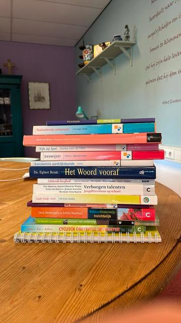 Pabo boeken jaar 1 en 2 (Hogeschool Viaa) beschikbaar voor biedingen