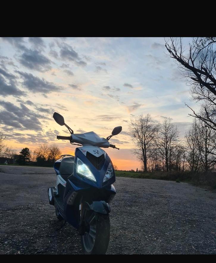 Peugeot scooter, Fietsen en Brommers, Scooters | Piaggio, Zo goed als nieuw, Overige modellen, Benzine, Ophalen