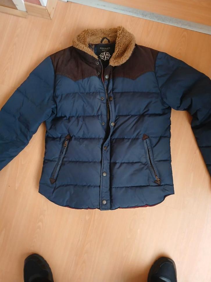 Mooie heren / jongens Pull & Bear winterjas maat L/40, Kleding | Heren, Jassen | Winter, Gedragen, Overige maten, Blauw, Ophalen of Verzenden