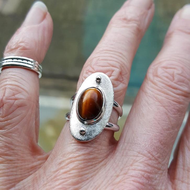 Mooie nieuwe zilveren ring met Tijgeroog mt 16, Sieraden, Tassen en Uiterlijk, Ringen, Nieuw, Dame, Kleiner dan 17, Bruin, Zilver