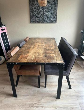 Industriële eethoek – tafel + 3 leren stoelen + zitbank beschikbaar voor biedingen