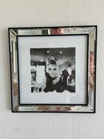 Zwart-wit foto van Audry Hepburn in spiegellijst, Minder dan 50 cm, Ophalen of Verzenden, Zo goed als nieuw, Foto of Poster