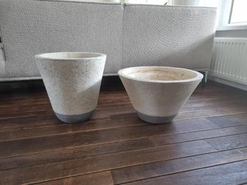 Bloempot (plantenpot) groot  beschikbaar voor biedingen