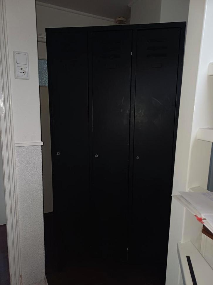 Zwarte ijzeren lockerkast - 3 deuren, vintage look, Huis en Inrichting, Kasten | Lockerkasten, Ophalen