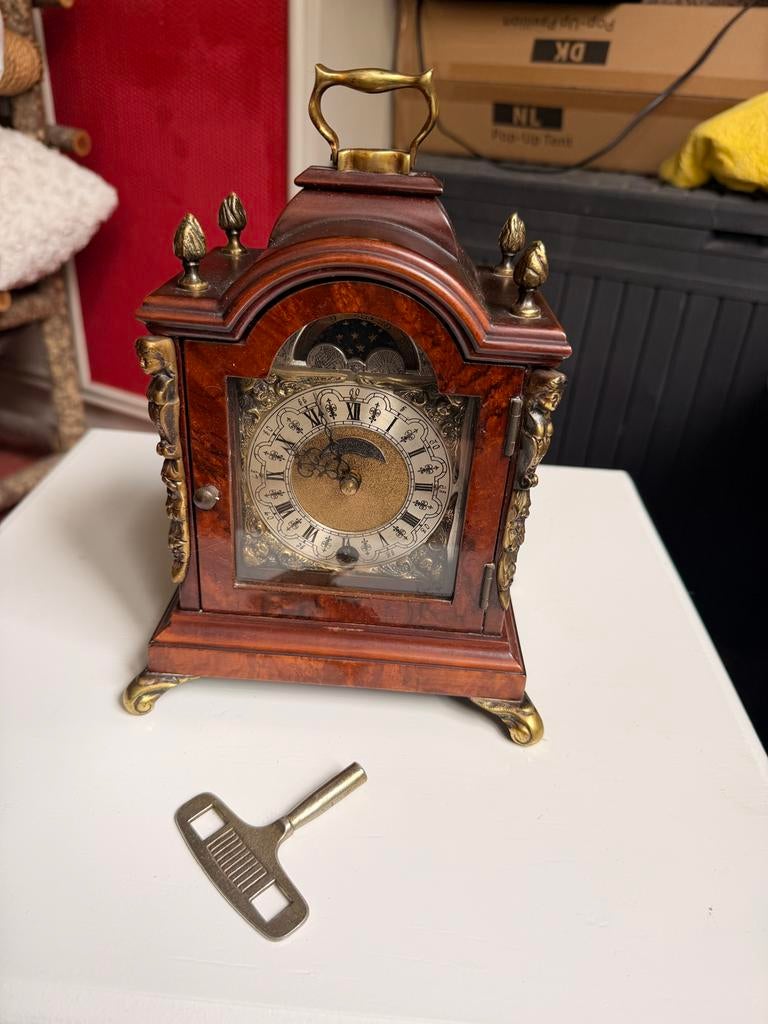 Antieke schouwklok mechanisch met maanstand, Ophalen of Verzenden