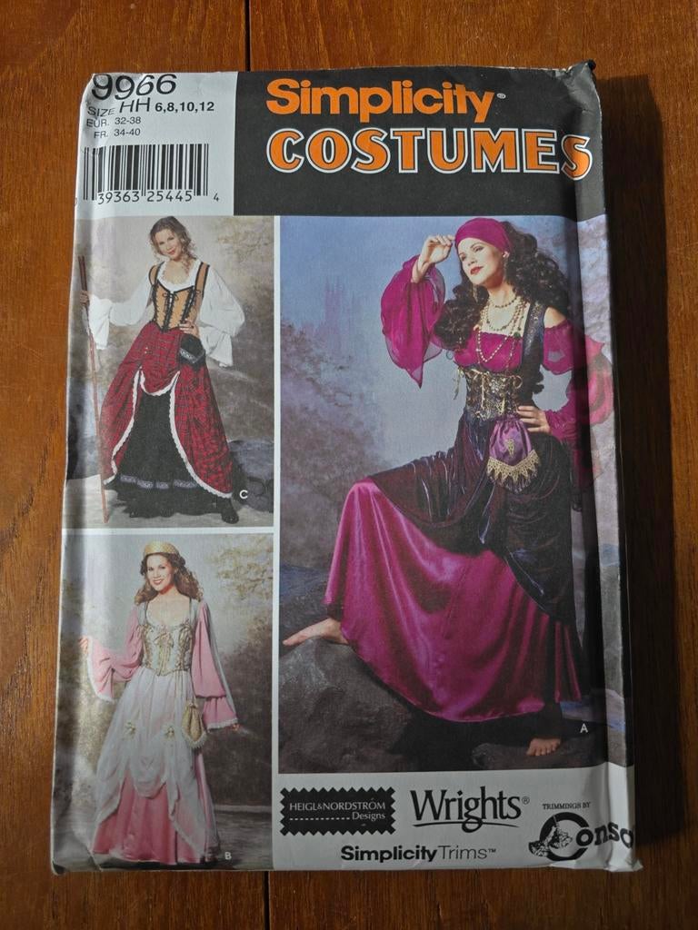 Simplicity Kostuumpatroon nr 9966 ongebruikt, Ophalen, Zo goed als nieuw, Vrouw, Overige merken