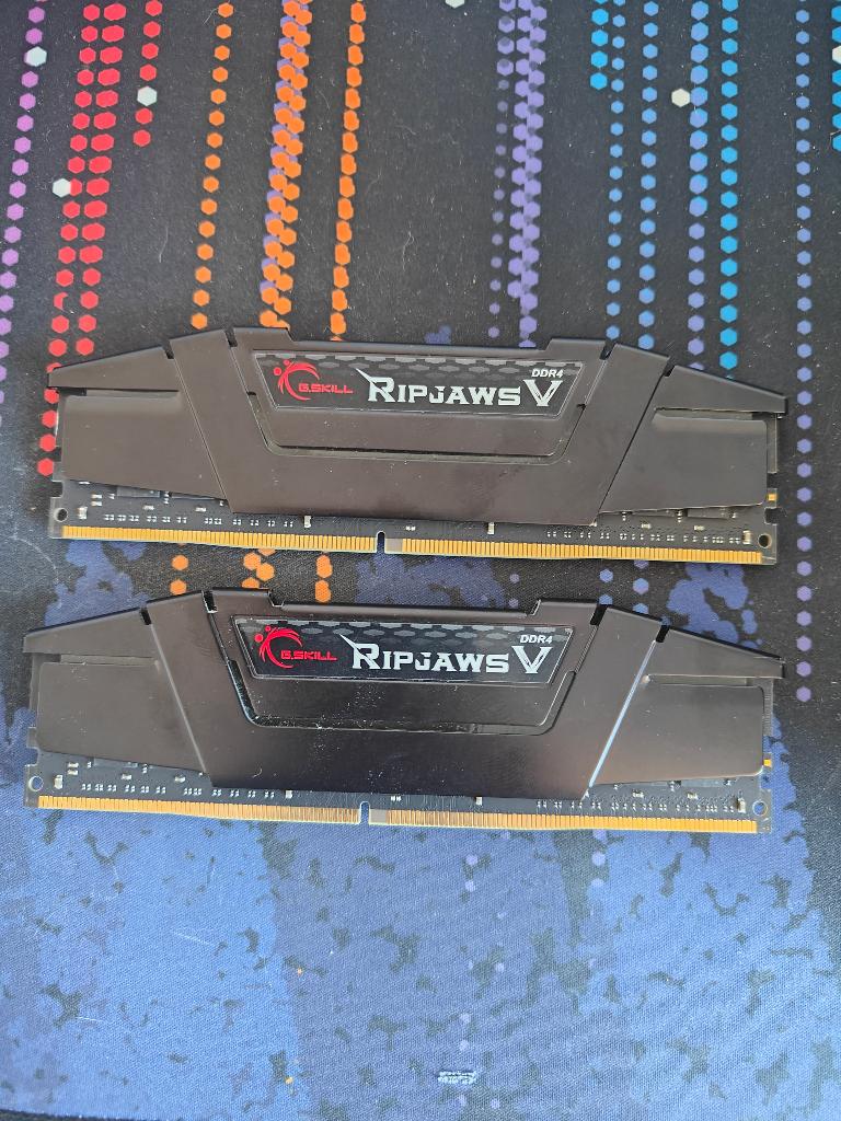 G.Skill Ripjaws V F4-3600C16D-32GVKC, Computers en Software, 32 GB, DDR4, Ophalen of Verzenden, Zo goed als nieuw