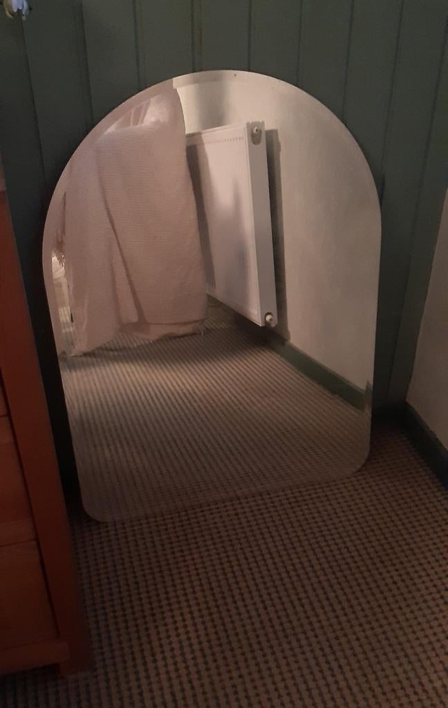 Mooie oude wastafel spiegel, met facetrand, Huis en Inrichting, Ophalen, Rond, 50 tot 75 cm, Minder dan 100 cm