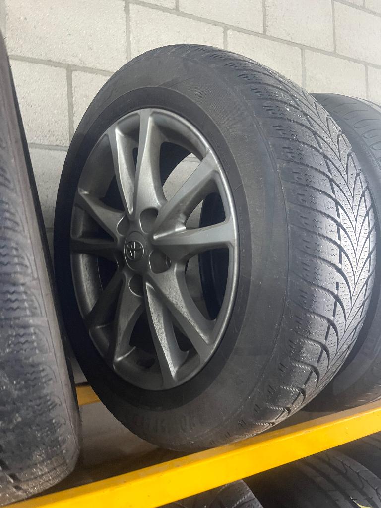 Winterset Toyota Avensis, Ophalen, Gebruikt, 16 inch, Banden en Velgen