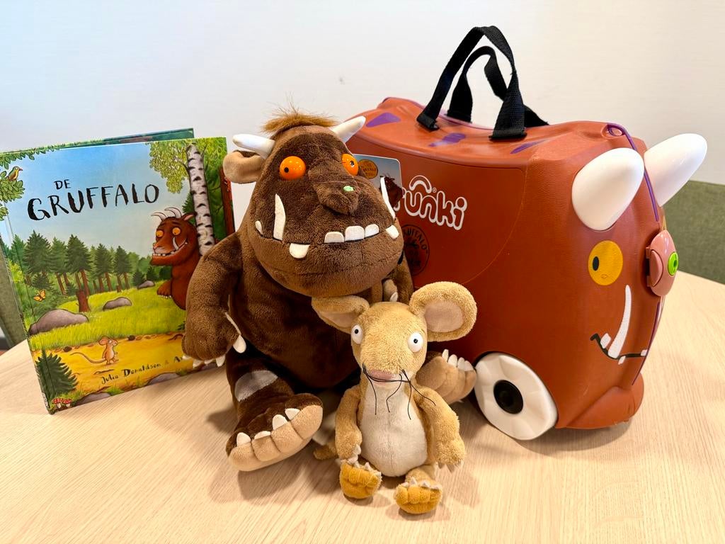 De Gruffalo set: boek, knuffels en Trunki koffer, Ophalen of Verzenden, Gebruikt, Jongen of Meisje