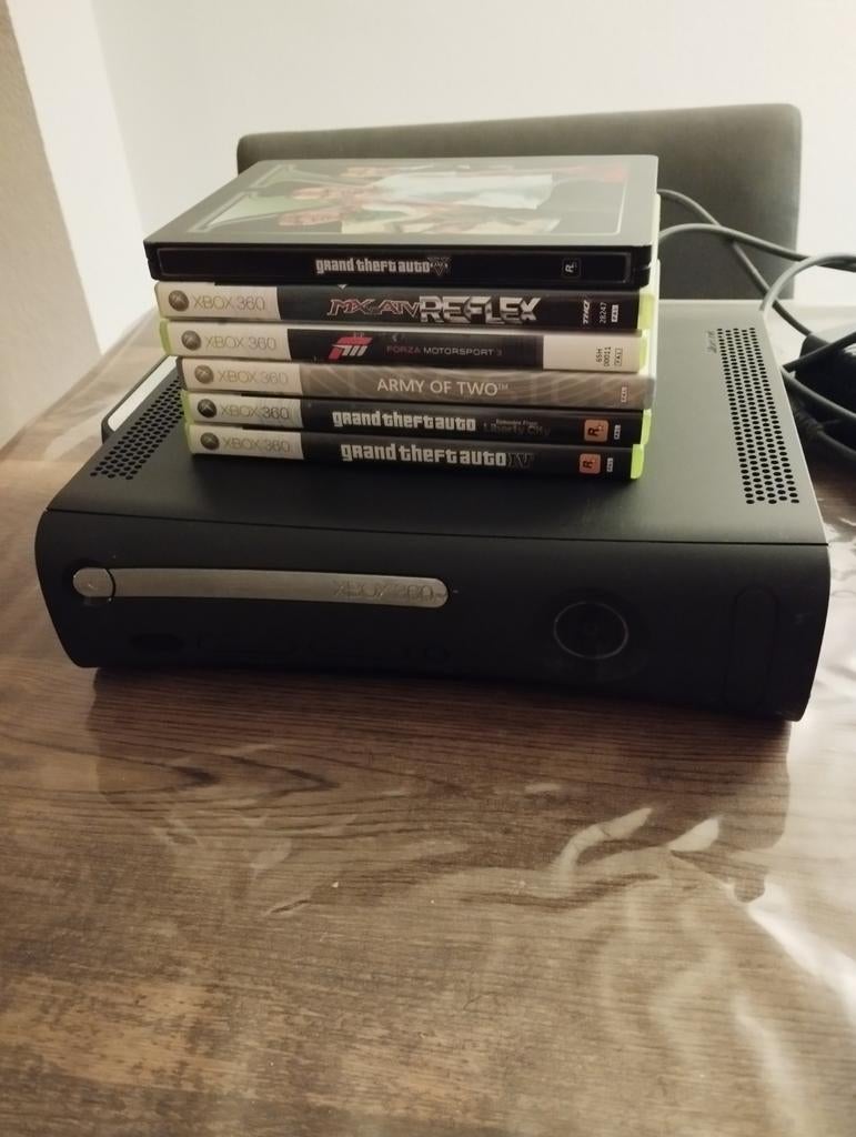 Xbox 360 met controller en spellen, Spelcomputers en Games, Ophalen, Gebruikt, 250 GB, Met 1 controller