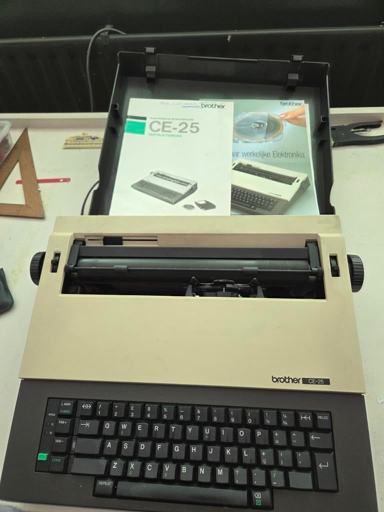 Brother CE-25 typemachine, Diversen, Ophalen