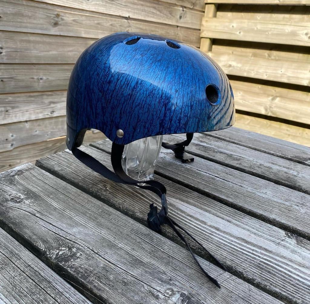 Mooie stuntstep helm, Ophalen of Verzenden, Zo goed als nieuw