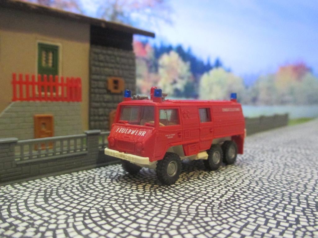 Steyr -Daimler-Puch Pinzgauer 712 M 6x6 brandweer, Hobby en Vrije tijd, Modelauto's | 1:87, Ophalen of Verzenden, Gebruikt, Bus of Vrachtwagen