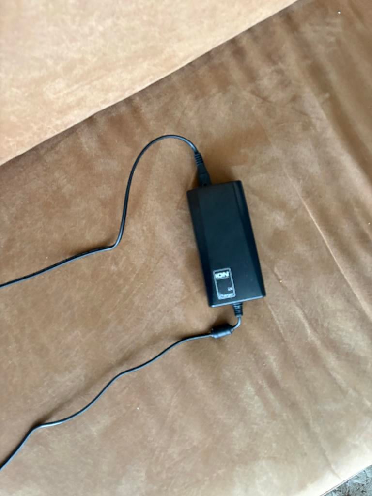 Ion lader 4 pins Nieuwstraat, Ophalen of Verzenden, Gebruikt, Overige merken