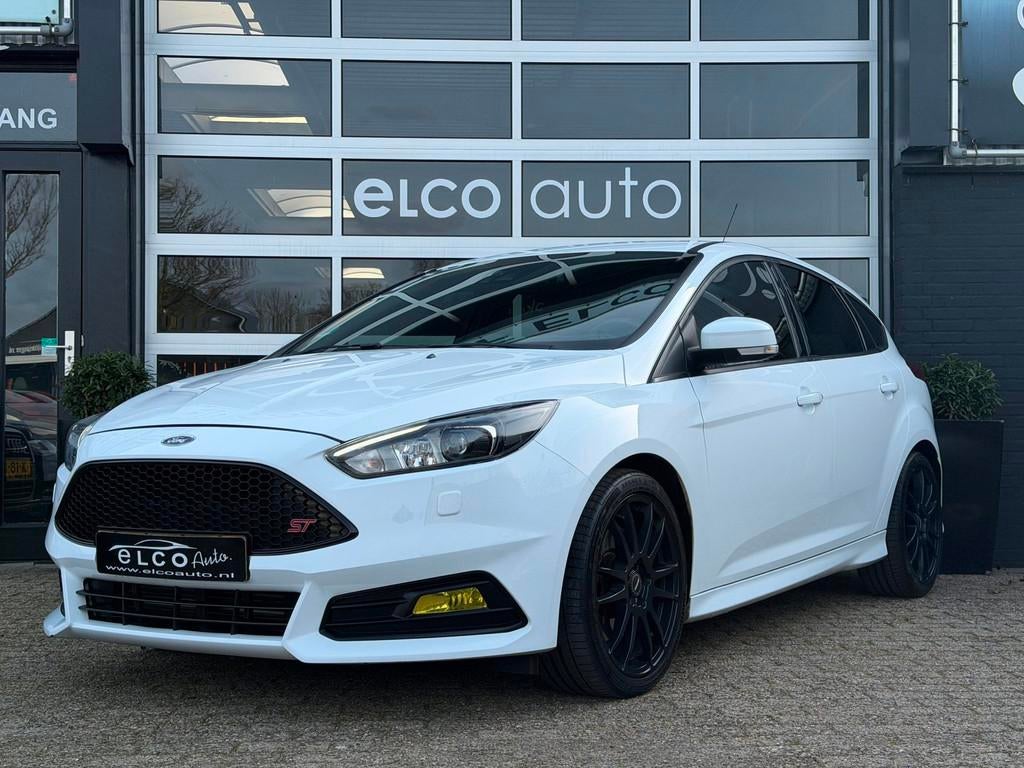 Ford Focus 2.0 ST-3 250pk / CarPlay /Recaro stoelen /, Auto's, Gebruikt, 4 cilinders, Wit, Bedrijf