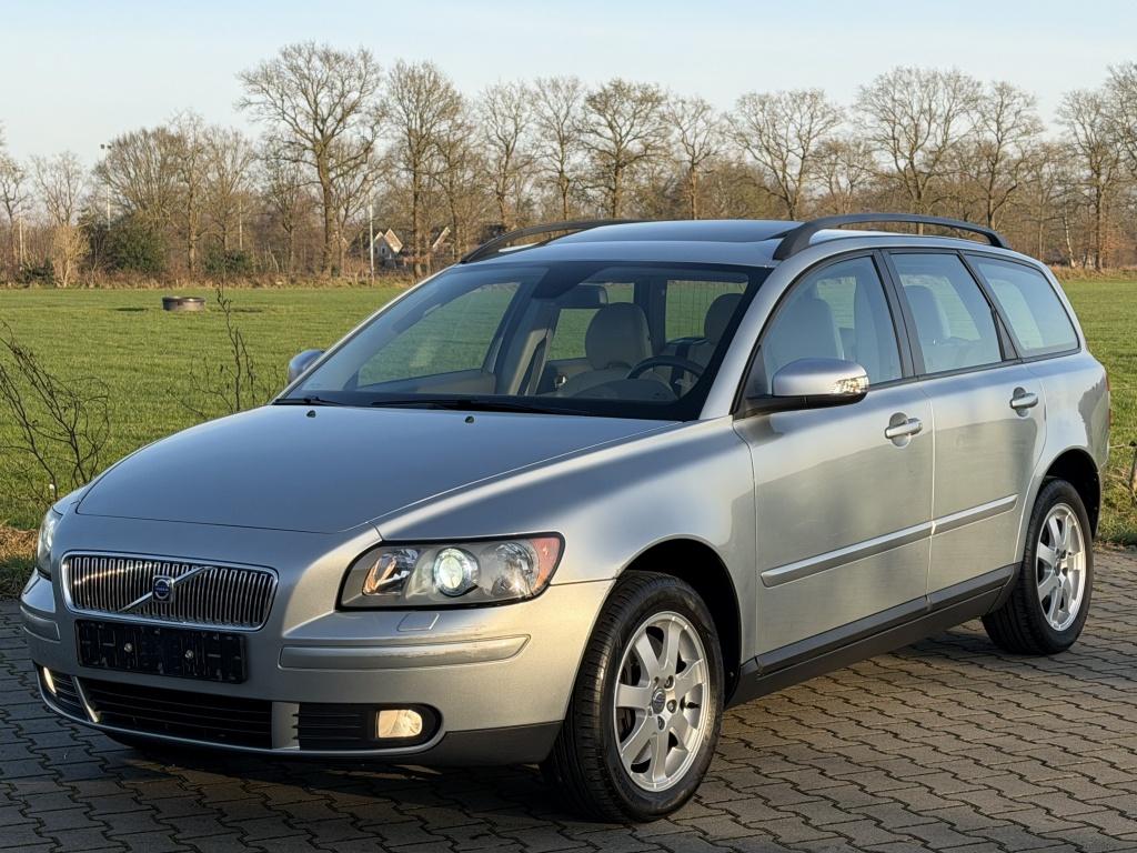 Volvo V50 V50 T5 AWD AUT 2007 183DKM LEDER XENON SCHUIFD PDC, Auto's, Automaat, Gebruikt, 700 kg, 2521 cc
